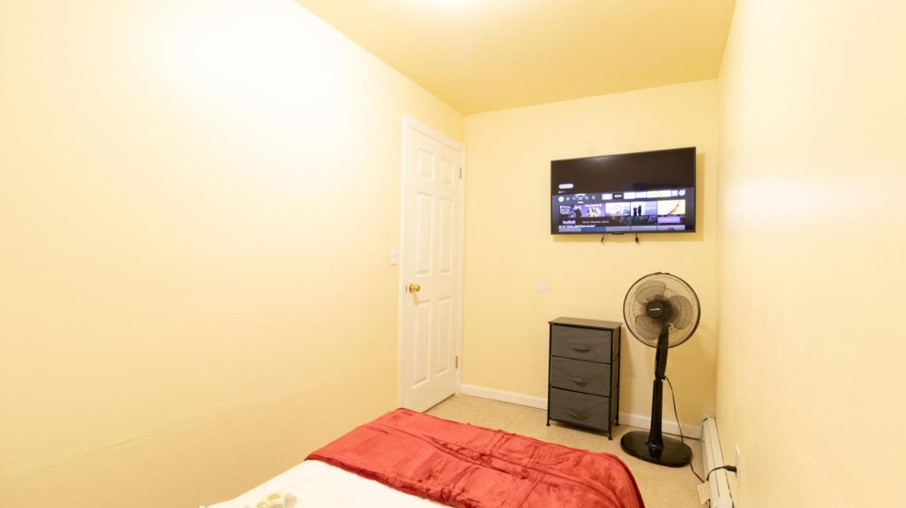 Cozy Shack 1 Bedroom Studio With Sofa And Full Kitchen In Elmhurst Ny 뉴욕 외부 사진